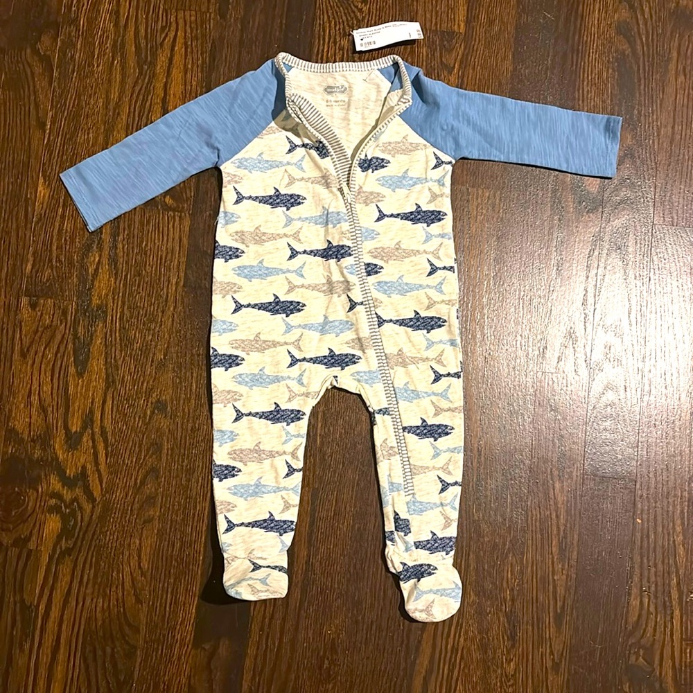 Mud Pie children's footie sleeper with sharks size 6-9M

NWT - paid $38